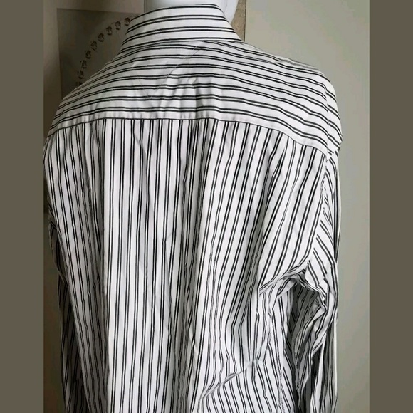 Men's XL Tommy Hilfiger Striped Button Down Shirt - Picture 6 of 8